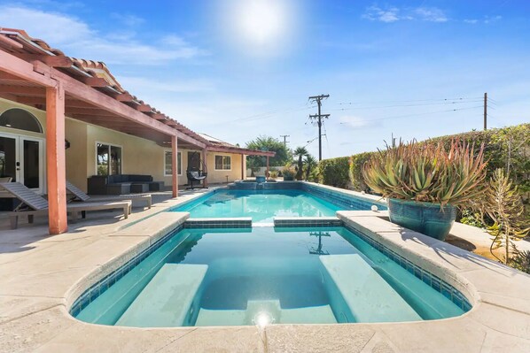 Spacious back yard perfect for sunbathing, bbq and relaxation. 