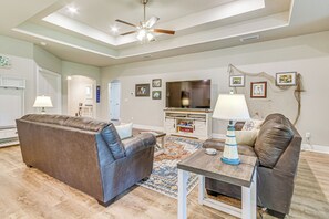 Living Room | Smart TV | Board Games