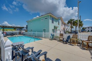 Gulfside Condos | Community Pool Area | Steps to Beach