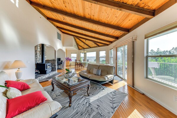 Kelseyville Vacation Rental | 2BR | 2BA | 2,300 Sq Ft | Stairs Required