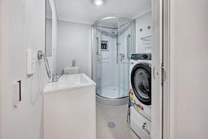 Shower + Toilet + Washing Machine/Dryer