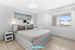 Bedroom with king-size bed and AC