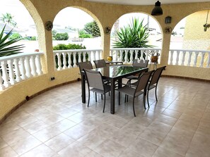 Outdoor dining