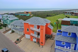 Vibrant coastal getaway!