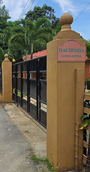 Entrance to Hacienda López Espino 