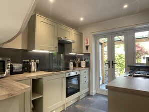 The property has been recently renovated and boasts a high spec fitted kitchen