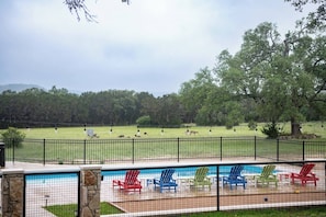 Relax to The Gathering and enjoy the wildlife. Deer feeder goes off 2x per day.