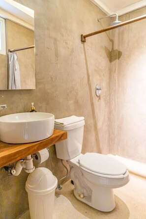 A luminous full bath