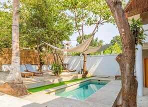 The ideal beach getaway for solo travelers and couples in sunny Puerto Escondido!