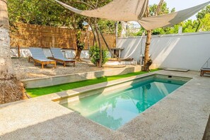 Just 3 blocks from Zicatela Beach and 3 blocks from La Punta, far enough from the noise to rest