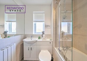 SOOTHING BATHROOM WITH ESSENTIALS