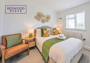 SPACIOUS AND HOMELY BEDROOM