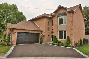 "Location is great. Restaurants and shops nearby. Very clean place. Highly recommended to anyone. We stay as 6 adults and a 16 month old, and we had no complaints. Bathroom was clean and phenomenal. Beautiful, quiet and safe neighborhood."