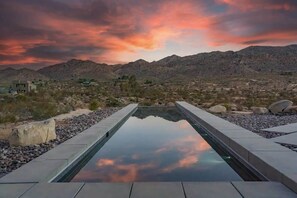 Orion Joshua Tree Pool & Hot Tub