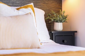 Sky Vista comfortably sleeps 4 guests (each bedroom with its own en suite)