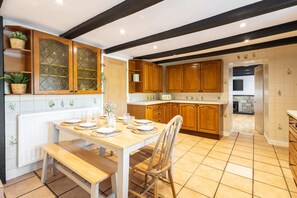 Rigg Farm Cottage, Stainsacre - Host & Stay