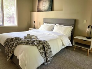 Queen Bedroom 