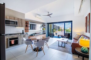Modern and urban 1-bedroom condo in the heart of the Romantic Zone