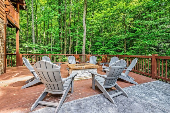 Forest Creek Retreat's crackling firepit