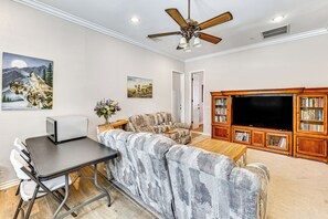 Living Room | Free WiFi | Central A/C & Heat | Smart TV