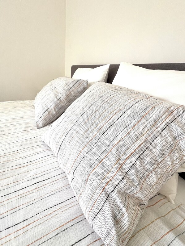 BNB near Ghent: 
Line dryed bedlinnen for a fresh feel.