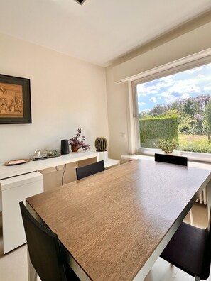 BNB near Ghent: 
Home office quiet with wifi. 
