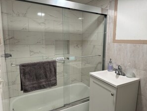 Full Bathroom 1