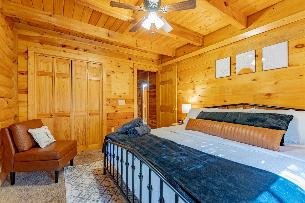 Rustic Log Cabin w/ Hot Tub, Fire Pit, Game Room & Wooded Rustic Log Cabin w/ Hot Tub, Fire Pit, Game Room & Wooded