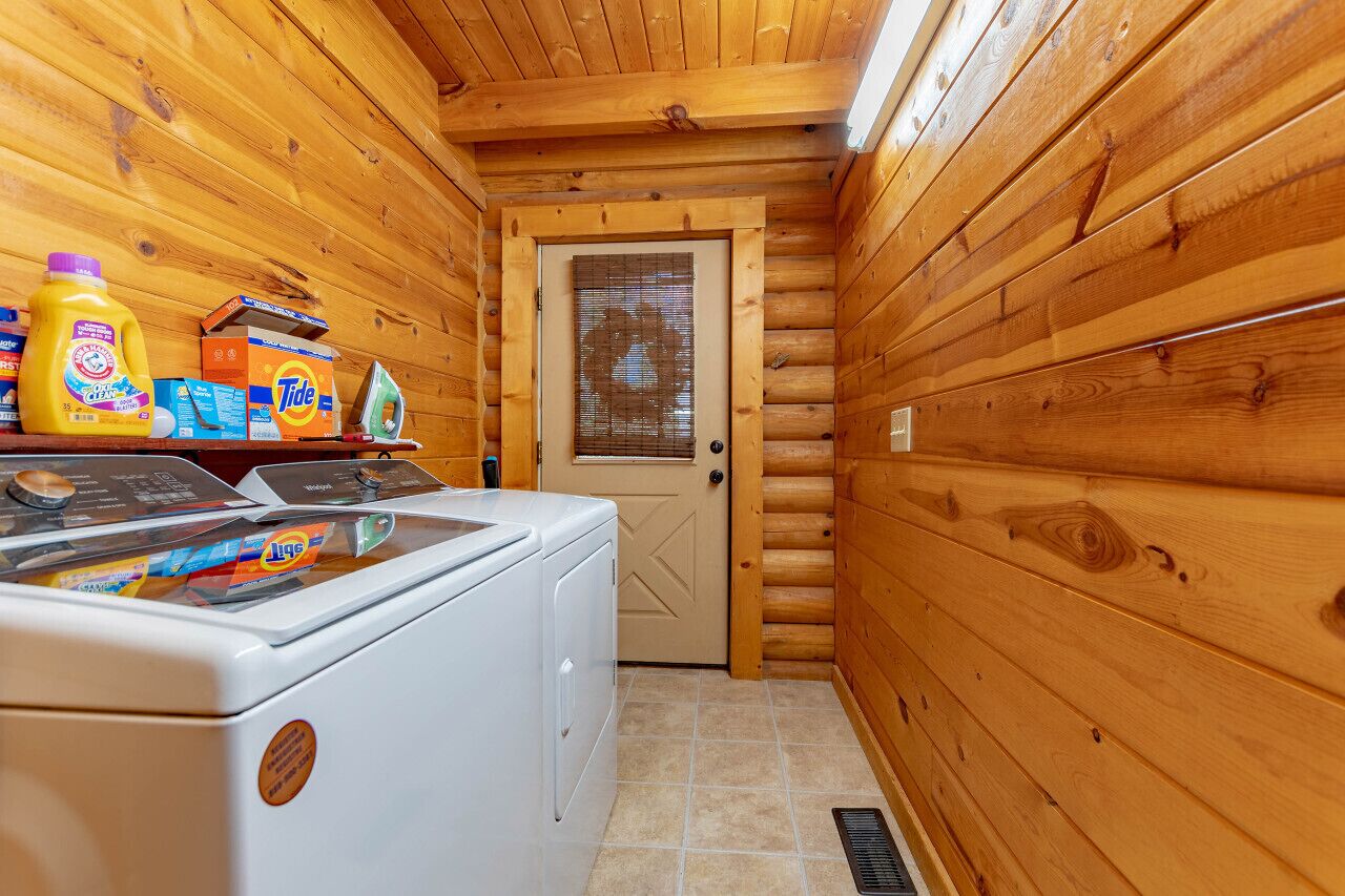 Rustic Log Cabin w/ Hot Tub, Fire Pit, Game Room & Wooded Rustic Log Cabin w/ Hot Tub, Fire Pit, Game Room & Wooded