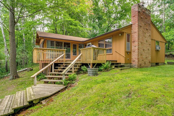 Pierz Vacation Rental | 2BR | 1BA | 1,000 Sq Ft | 4 Steps Required
