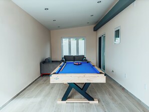 Pool table