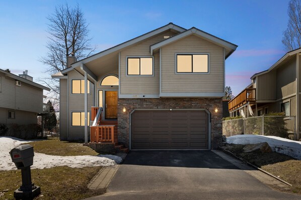Neighborhood, Garage, Indoors, Gate, Road