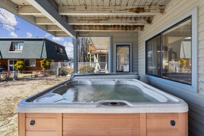 Tub, Hot Tub, Indoors, House, Porch