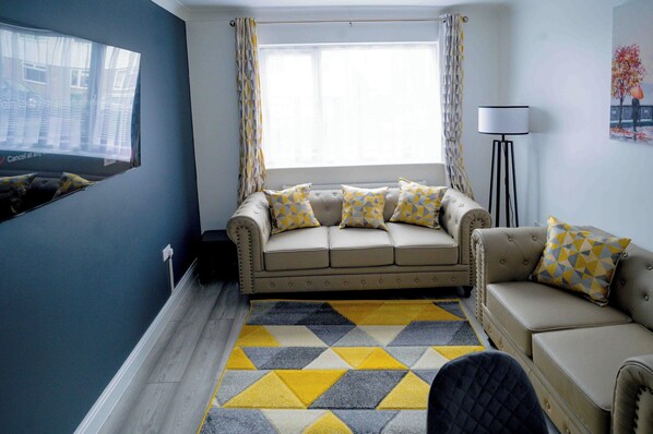 Living Room / Lounge