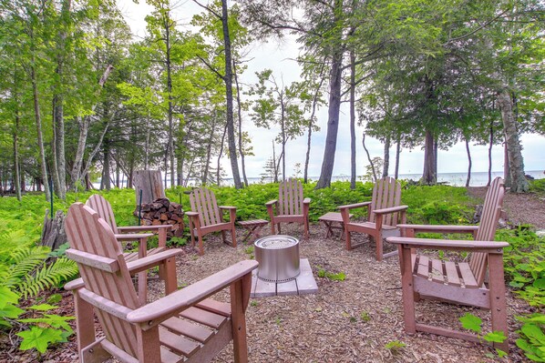 Sturgeon Bay Vacation Rental | 4BR | 2BA | 2,300 Sq Ft | Stairs Required