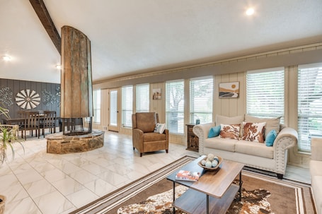 Dalhart Vacation Rental | 4BR | 3.5BA | 3,496 Sq Ft | Stairs Required