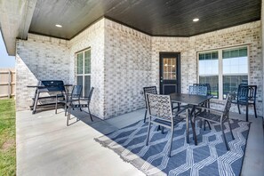 Covered Patio | Gas Grill