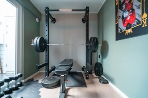 Bench with hopefully enough weights for your training!