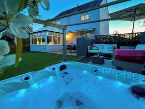Hot tub | Manuka Cottage, Totnes