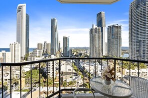 Enjoy your morning coffee in this balcony with the ocean and the city views