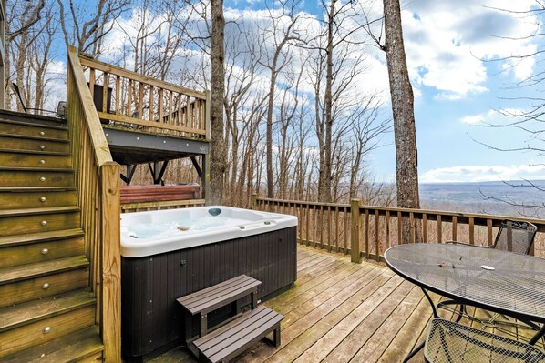 Hot Tub on Lower Deck with Mountain, Valley and Sunset Views.