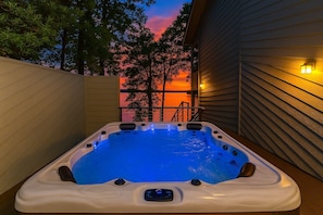 Sunset lakeview hot tub