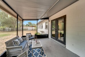 Outdoor Screened Lanai off Kitchen