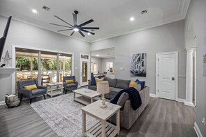Living Room Pool View
