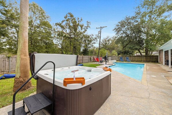 6 Person Hot Tub
