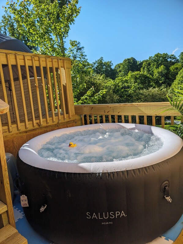 Outdoor spa tub
