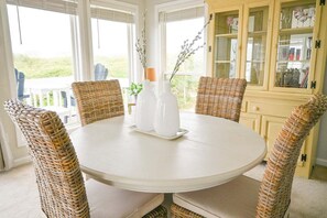 Table Seating for 4