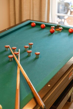 Entertaining pool room
