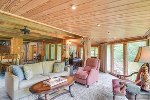 Living Room | Free WiFi | Single-Story Home
