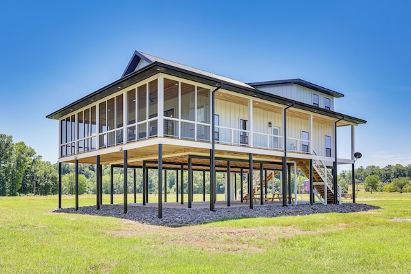 Nashville Vacation Rental | 3BR | 4BA | 2,600 Sq Ft | Stairs Required